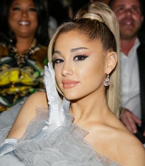 アリアナ・グランデが「一般男性」と結婚…SNSでは世界から祝福の声(現代ビジネス)