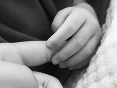 金子ノブアキの妻、第2子出産を報告　前置胎盤で数週間早い帝王切開に「本当に長い道のり」「何度も入院したり手術したり」(ねとらぼ)