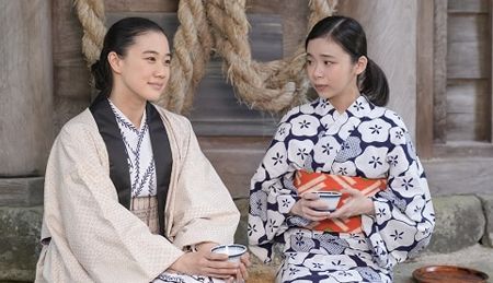 「仕事で忙しいのに、ほぼ毎日…」昨年8月に長女を出産したばかりの蒼井優、義父母が明かす“ブギウギ育児”(文春オンライン)