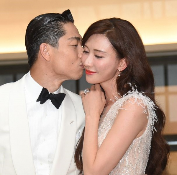 EXILE「AKIRA」の妻は、47歳で出産！　「高齢出産」を経験したセレブママ5人(Harper’s BAZAAR（ハーパーズ バザー）)