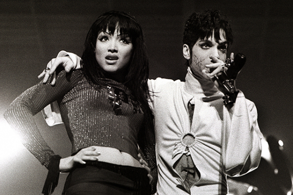 故プリンスさんの伝記映画が製作へ　原作は元妻の自伝(映画.com)