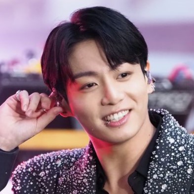 BTS・ジョングク、660万人が見守った伝説の「寝落ち配信」に言及(コスモポリタン)