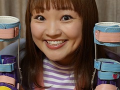 柳原可奈子、脳内まひ長女のカスタマイズ装具完成で笑顔　母子の“こだわり”生きたデザインに「娘ちゃんへの愛が詰まってます」(ねとらぼ)