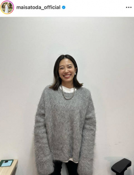 「着ること3年」里田まい、お気に入りニット着用のニッコリSHOTに反響「変わらず綺麗で可愛い」(E-TALENTBANK)