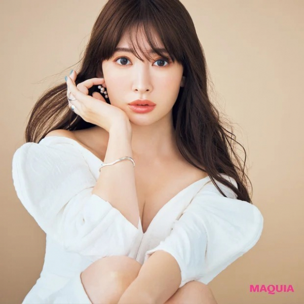 【小嶋陽菜さん】コンセプトは「セルフラブ」。こじはるビューティのこれからを語ります(MAQUIA ONLINE)