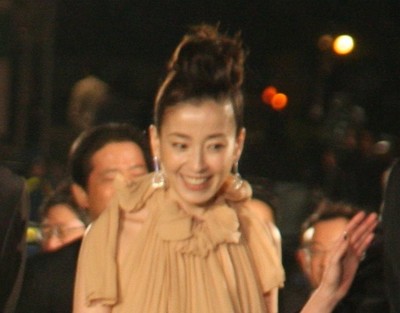 宮沢りえ、結婚より衝撃的　直筆署名が「ギャル字」から「美文字」に（J-CASTニュース）