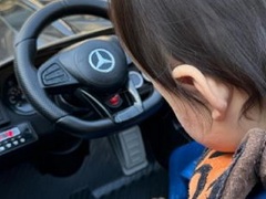 “しゅんまや”前田俊＆重川茉弥、1歳バースデー息子にパパママと“おそろい高級外車”　「凄！」「念願の車じゃん」(ねとらぼ)