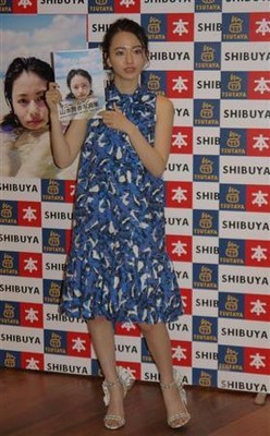 山本舞香、水着姿を初披露「ありのままのプニュっとした感じ」（サンケイスポーツ）