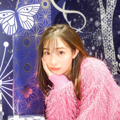 足立梨花「結婚してさらに綺麗に」新プロフィル”超美貌”ピンク服画像に「可愛い」絶賛殺到(日刊スポーツ)