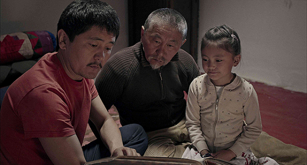 【「父は憶えている」評論】過ちは見直され、良きものが受け継がれる――中央アジア、キルギスの理想を描く(映画.com)