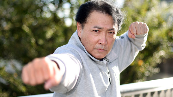 「宇宙刑事シャリバン」渡洋史さんが楽しむ海外の特撮ファンとの交流「20万人もの観客、泣いて喜ぶ人も」(日刊ゲンダイDIGITAL)