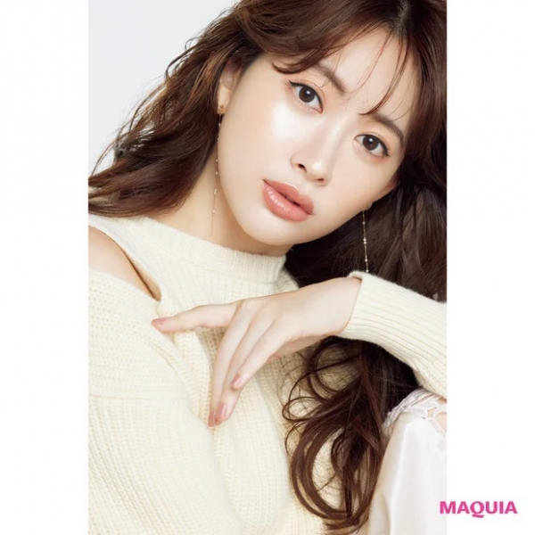 【小嶋陽菜さん】マイルールから愛用品まで。こじはるのベースメイク術をすべて教えます!(MAQUIA ONLINE)
