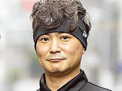 “やらかし芸人”同士が奇跡の遭遇？　カラテカ入江、居酒屋で働く人物にびっくり　「トイレ埋まってなかった？」とキツめのイジリも(ねとらぼ)