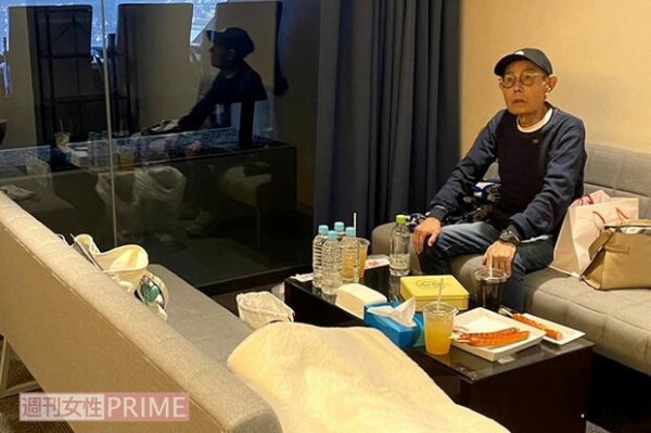 加藤茶と愛犬・茶子のかわいい会話を妻・綾菜が明かす「エサ調達のおかげで万歩計がいつもの倍に」(週刊女性PRIME)