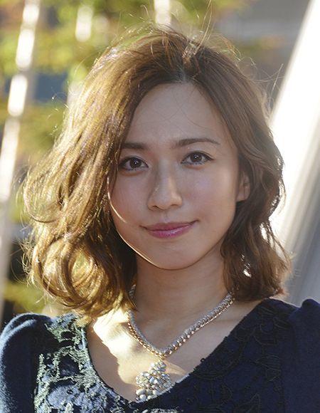 優木まおみ（43）が「8億円豪邸」を売りに出している事情とは(文春オンライン)