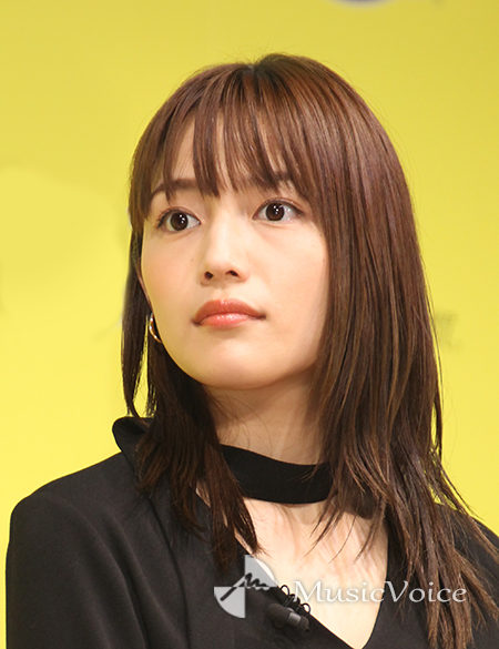 川口春奈、大胆美背中「美しすぎる」「スタイル良!!」　自身も「ドレスが超素敵」(MusicVoice)