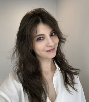 見えすぎ…？マギーが撮影納めの報告と共に写真を投稿し、ファンからも「なんか妖艶な感じ」「色っぽくて好き」と感嘆の声続々！！(現代ビジネス)