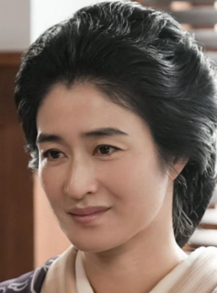 「撮影現場でも“お母さん”でしたね」小雪（46）が北国で松山ケンイチと“獣皮ブランド”を立ち上げていた《「ブギウギ」では母親役を熱演》(文春オンライン)