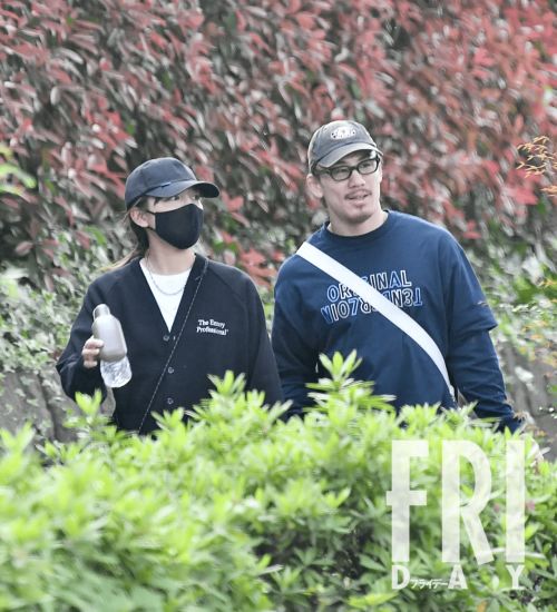 「’23年CMランク１位」川口春奈　格闘家恋人・矢地祐介との「ラブラブデート現場」の「その後」(FRIDAY)