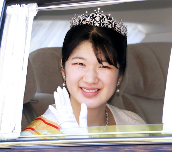 愛子さま“女性皇族の慣習”ティアラ新調をストップされた思い…「国民とともに」を実践(日刊ゲンダイDIGITAL)