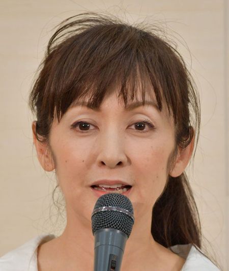 斉藤由貴“泣きじゃくる狂乱トラブル”の顛末…夫は「子供が大きくなったら離婚します」(文春オンライン)