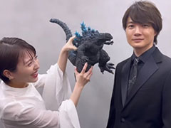 神木隆之介、浜辺美波の「パーンチ！」にも無表情　映画「ゴジラ-1.0」コンビの“じゃれあい”にファンほっこり「ここ最近一番好きなペア」(ねとらぼ)