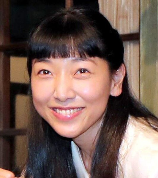 安藤サクラ、母の若い頃の写真を公開し衝撃の事実明かす「お美しい」「似てますね」(スポーツ報知)