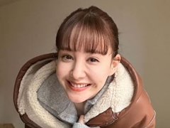 トリンドル玲奈、“2歳年下の俳優”と結婚発表　ラブラブな初夫婦ショットに「とっっってもお似合い」「ドレス姿可愛い！」(ねとらぼ)