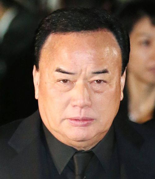 22歳差の再婚、紅白出演は39回、独特すぎる髪型が話題に…細川たかし(73)の乱高下する「浪花節人生」(文春オンライン)