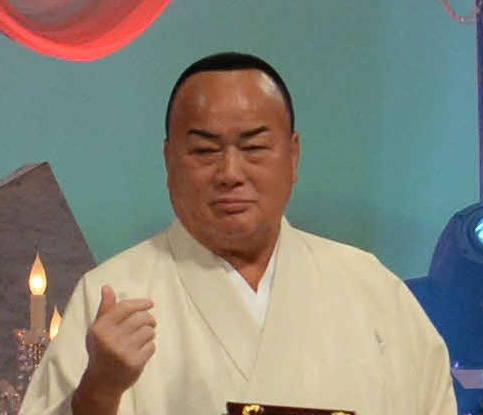 細川たかし、現在バズり中のドクロ柄ゴルフウエアでまさかのスキー「雪降って濡れてしまいました」(日刊スポーツ)