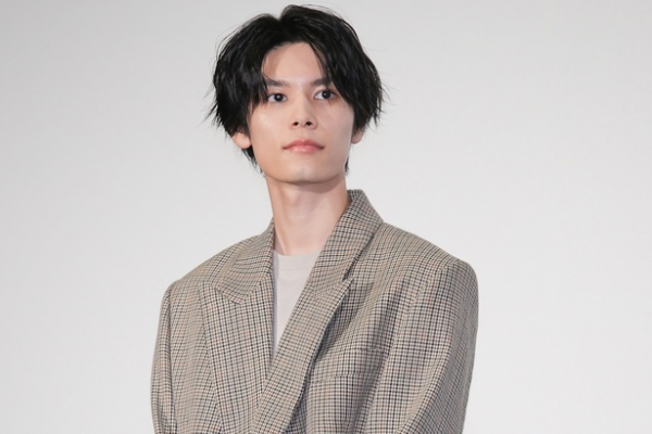 萩原利久、外階段で暖をとっているだけで「かっこいい」 寒さを心配するファンから心配とねぎらいの声も＜めぐる未来＞(WEBザテレビジョン)