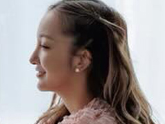 板野友美、2歳娘とのガーリーペアコーデが胸キュン必至「癒される！」「天使すぎ」　“顔出し終了”後の横顔公開に「おでこがそっくり」(ねとらぼ)