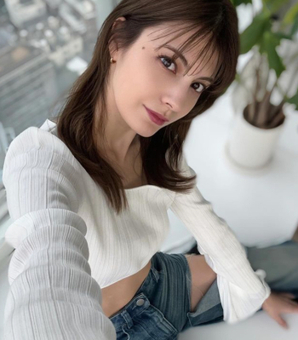 「び、美人さん過ぎる、、」マギーの絶妙に“見えてしまっている”美ボディにファン大興奮、「美しさ止まらない！！！」の声(現代ビジネス)