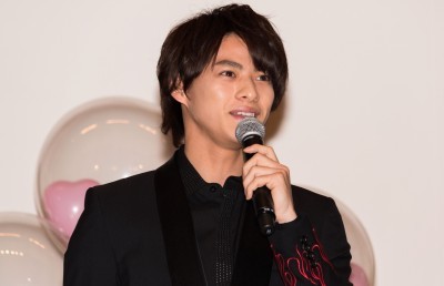 King ＆ Prince平野紫耀、初主演映画の舞台挨拶でMCに初挑戦！天然キャラ炸裂で共演者から総ツッコミ（Movie Walker）