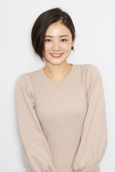 片山萌美の転機となった出会い「ご一緒したいプロデューサーや監督、俳優さんの名前をノートに書き留めているんです」(双葉社 THE CHANGE)