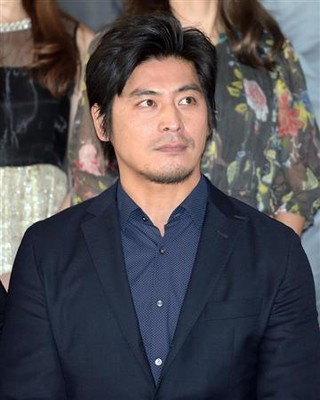 坂口憲二が無期限活動休止　難病により俳優業困難、治療に専念　（サンケイスポーツ）