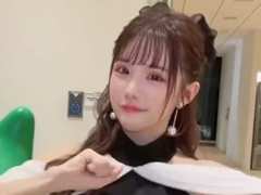 “BreakingDown”ラウンドガール、母親の「産まなきゃ良かった」で美容整形決意　全身トータル2000万円で「人生変わった」(ねとらぼ)