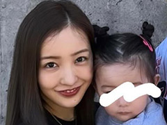 板野友美、夫のキャンプ地・沖縄を家族で満喫　“顔出し終了宣言”の2歳娘の横顔に「美人さん」「ともちん瓜二つ」(ねとらぼ)