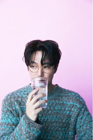 歌手ソン・シギョン、10年ぶりにフルアルバム…バラードではなくダンス曲がタイトル曲「笑われるかも」(WoW!Korea)