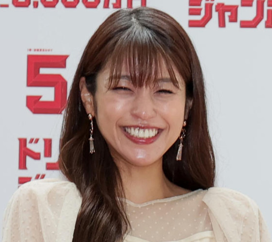 第１子妊娠中の岡副麻希、リラックスした表情に「お母さんのお顔に」の声　本格イタリアンを満喫(日刊スポーツ)