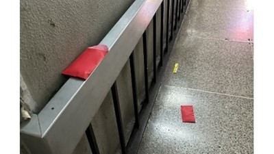 池袋に落ちていた絶対に拾ってはいけない赤い封筒…“謎の封筒”の正体にネット民も震撼「知らなかったは通用しない世界です」(集英社オンライン)