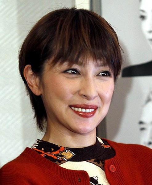奥菜恵44歳「魔性の証明」15年ぶり写真集、ホクロやしわにリアルな人生の年輪を感じる(日刊ゲンダイDIGITAL)
