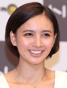 第４児妊娠中の３８歳・加藤夏希、１０代の“秘蔵写真”が美しすぎ！「クールビューティー」「最高にかわいい」(スポーツ報知)