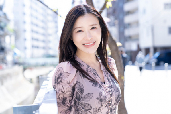 グラビア界のレジェンド・手島優が語るグラビアへの想い「自分を見て欲しいし、一番になりたい。グラビアはそれを満たしてくれるんです」【初グラビア物語】(週プレNEWS)