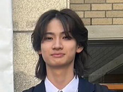 中学生だったの!? 市村正親の長男・優汰、卒業式ショットに驚きの声「足、長すぎ!」「高校卒業かと」(ねとらぼ)