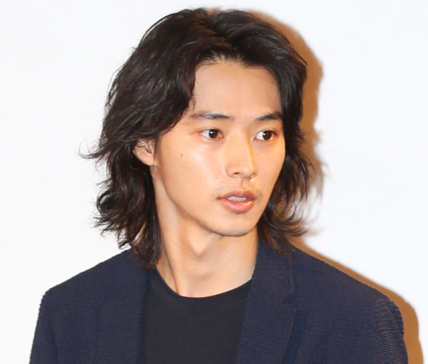 山﨑賢人「興収100億円」を引っさげて広瀬すずと結婚も…“兄”菅田将暉の幸せな夫婦生活に抱く憧れ(日刊ゲンダイDIGITAL)
