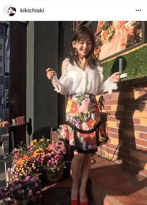 「1児の母とは…」元AAA伊藤千晃 美脚披露の花柄春コーデに反響（E-TALENTBANK）