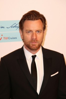 別れてなかった！ユアン・マクレガー、元不倫相手と手つなぎデート（Movie Walker）