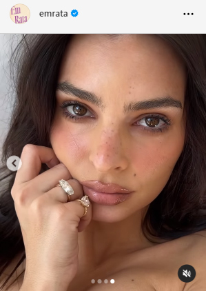 人気モデルのエミリー・ラタコウスキー、婚約指輪を2つの“離婚指輪”に作り替えて話題(日刊スポーツ)