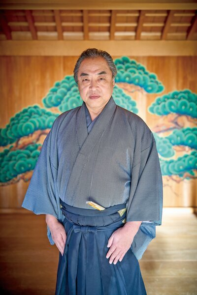「文化は宗派や人種の壁を乗り越える」能楽師・辰巳満次郎が「世界の聖地」で舞って気づいた“能の根源”(双葉社 THE CHANGE)